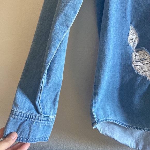 Forever 21 Distressed Denim Button Down Top - Picture 4 of 5